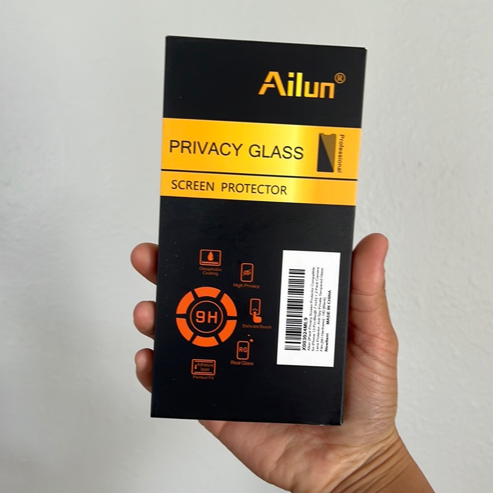 iPhone 13 Pro Max privacy screen protector
